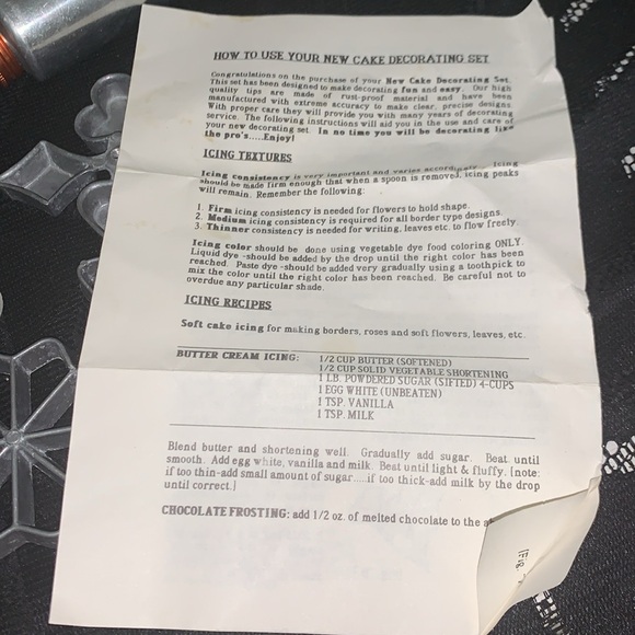 Vintage Cookie Cutter Decoration Icing Kit Pieces Metal - Picture 7 of 9